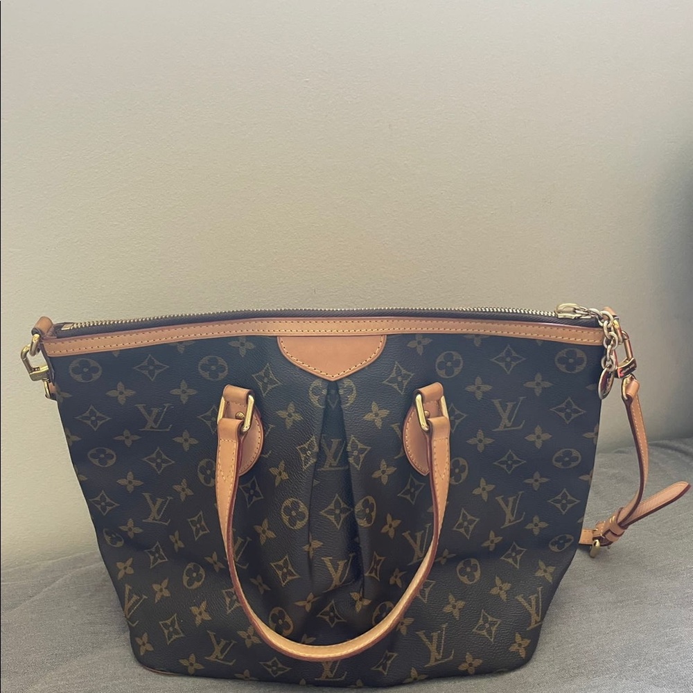 Louis Vuitton medium bag